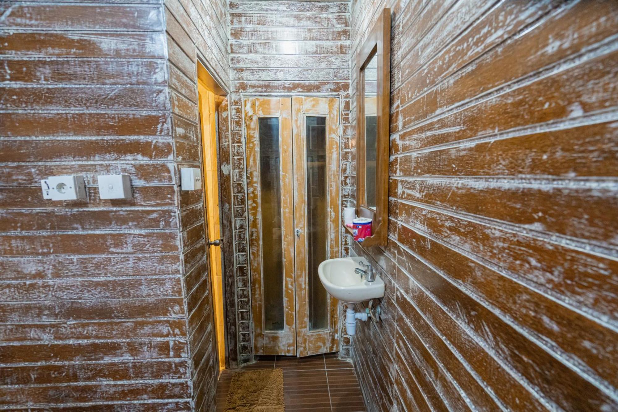 The Mel Homestay Batununggul Екстериор снимка