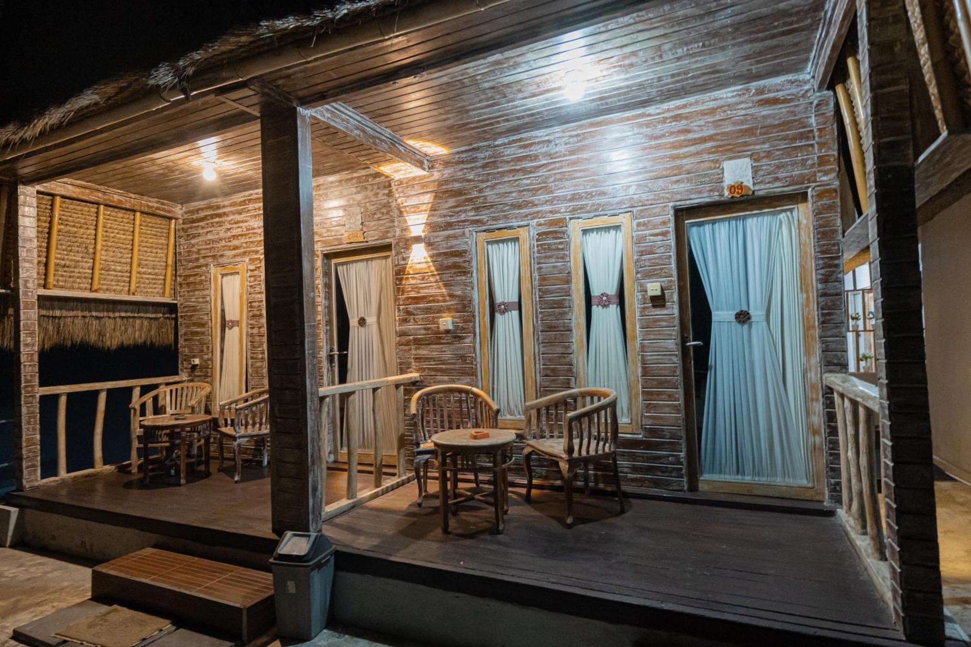 The Mel Homestay Batununggul Екстериор снимка
