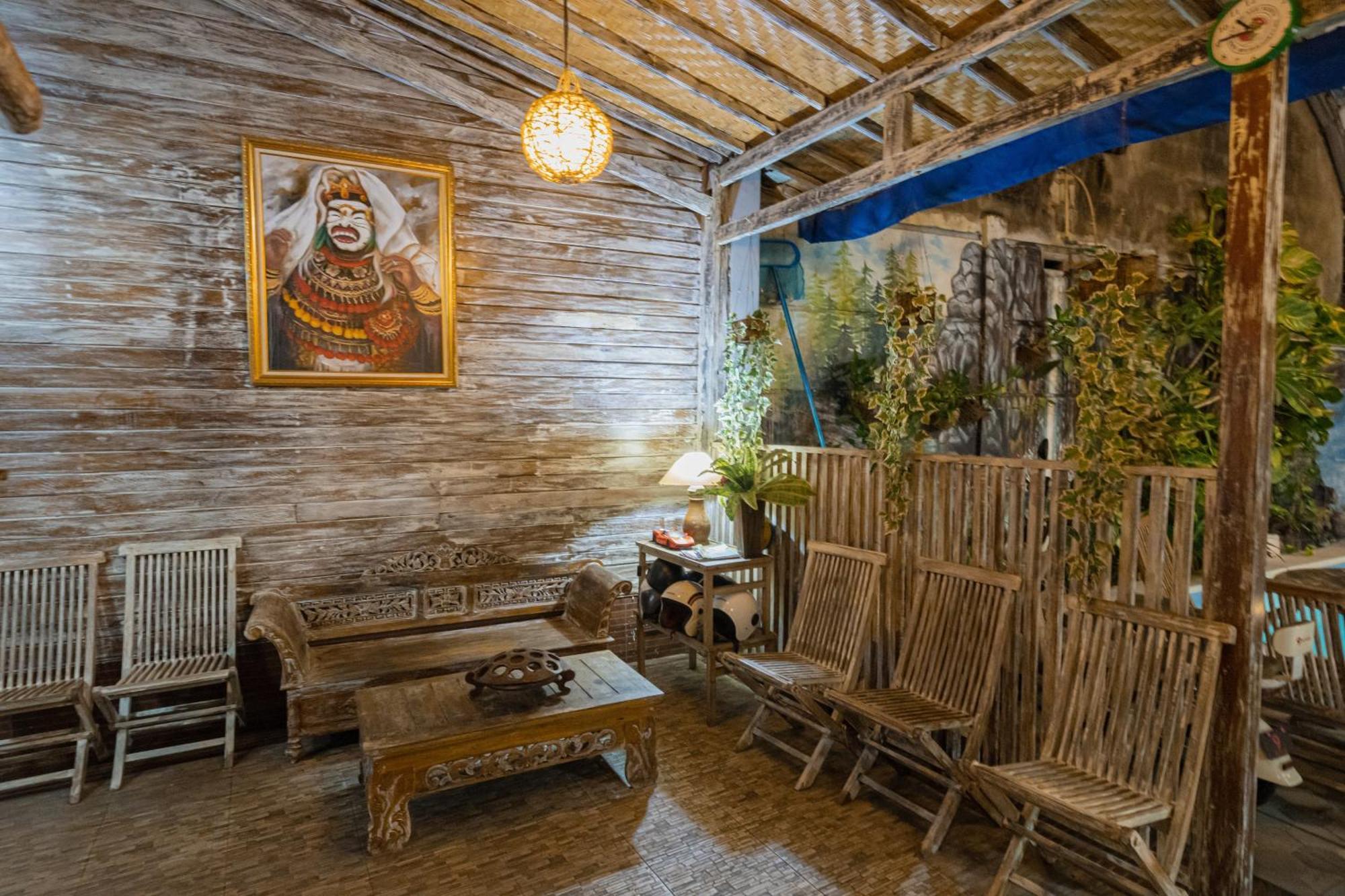 The Mel Homestay Batununggul Екстериор снимка