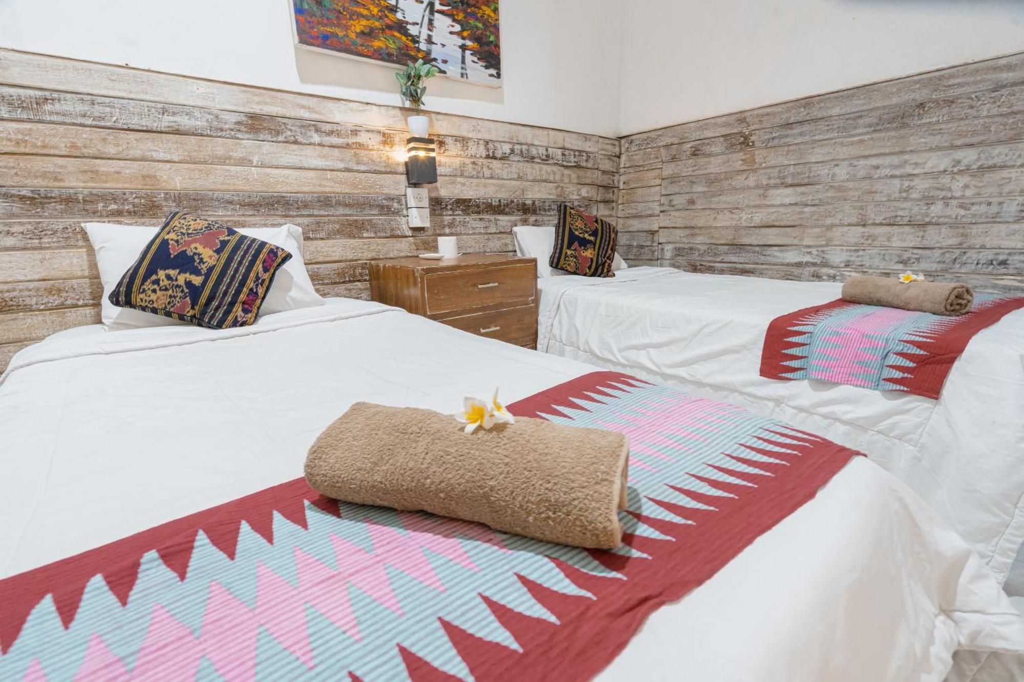 The Mel Homestay Batununggul Екстериор снимка