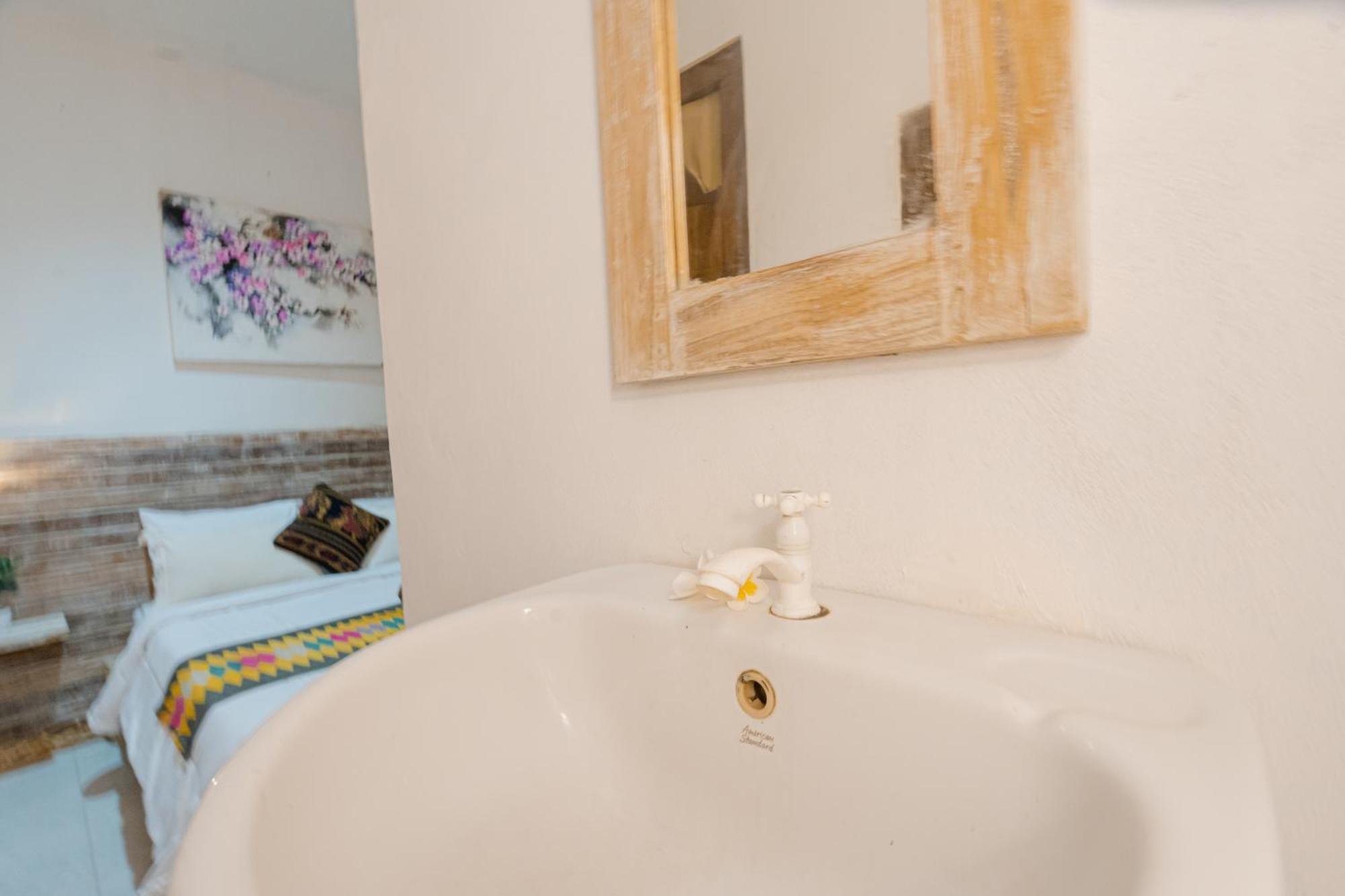 The Mel Homestay Batununggul Екстериор снимка